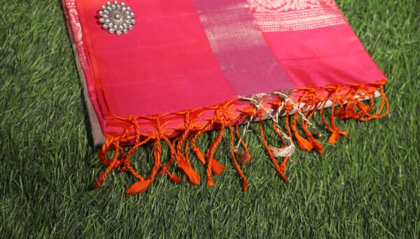 Cream WIth Pink Border - Pure Soft Silk Saree - Image 19