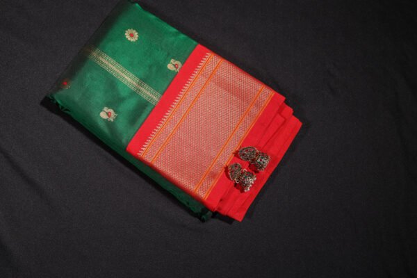 Green-With-Red-Paythani-Kadiyal-Silk-Saree - Image 4