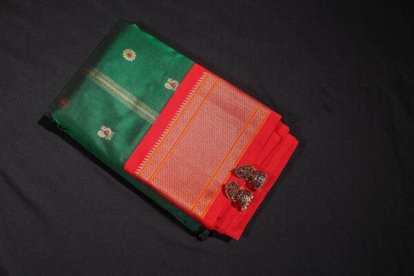 Green-With-Red-Paythani-Kadiyal-Silk-Saree - Image 2